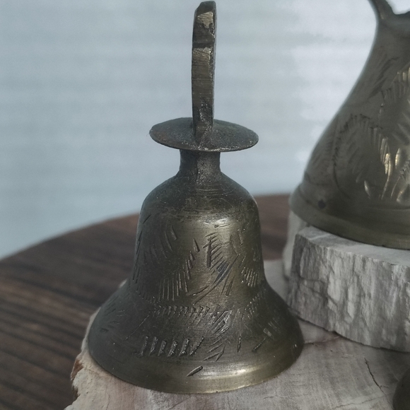 Bells Of Sarna India Brass Etched Bells Lot Of 5 different Size Bells Christmas - Picture 15 of 16